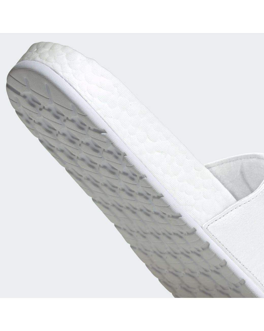 adidas Synthetisch Adilette Boost Badslippers in het Wit - Lyst