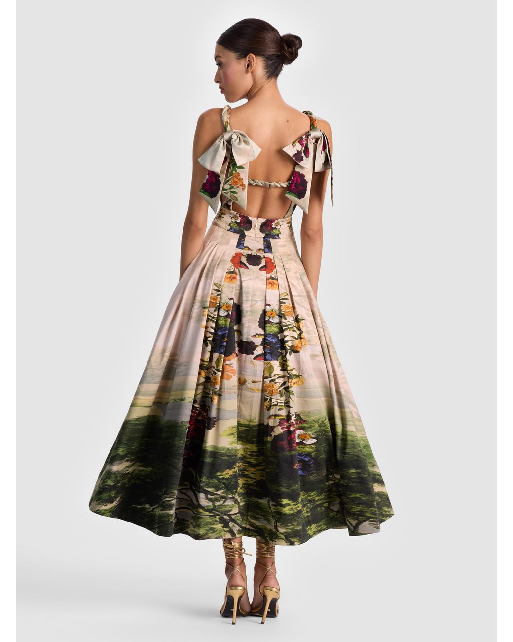Alice + Olivia Hana Midi Dress in Natural | Lyst