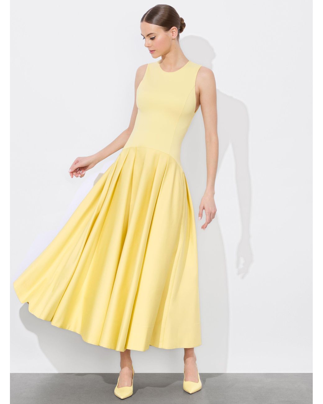 Alice + Olivia Adley Drop Waist Midi Dress in Yellow | Lyst