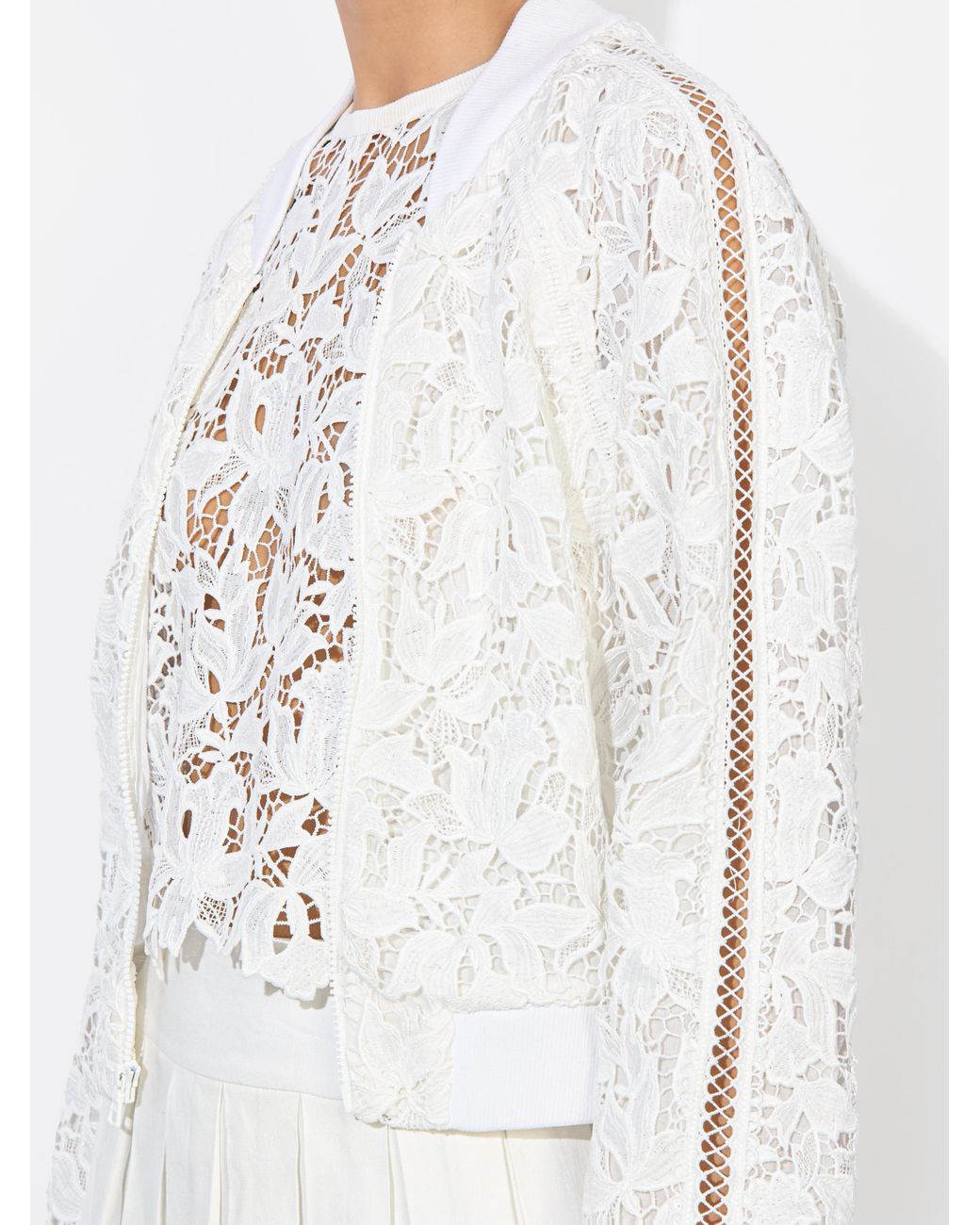 春の訪れ♪【alice+olivia】RUSSIE レース ボンバージャケット Alice + Olivia Russie Lace Bomber Jacket in White | Lyst