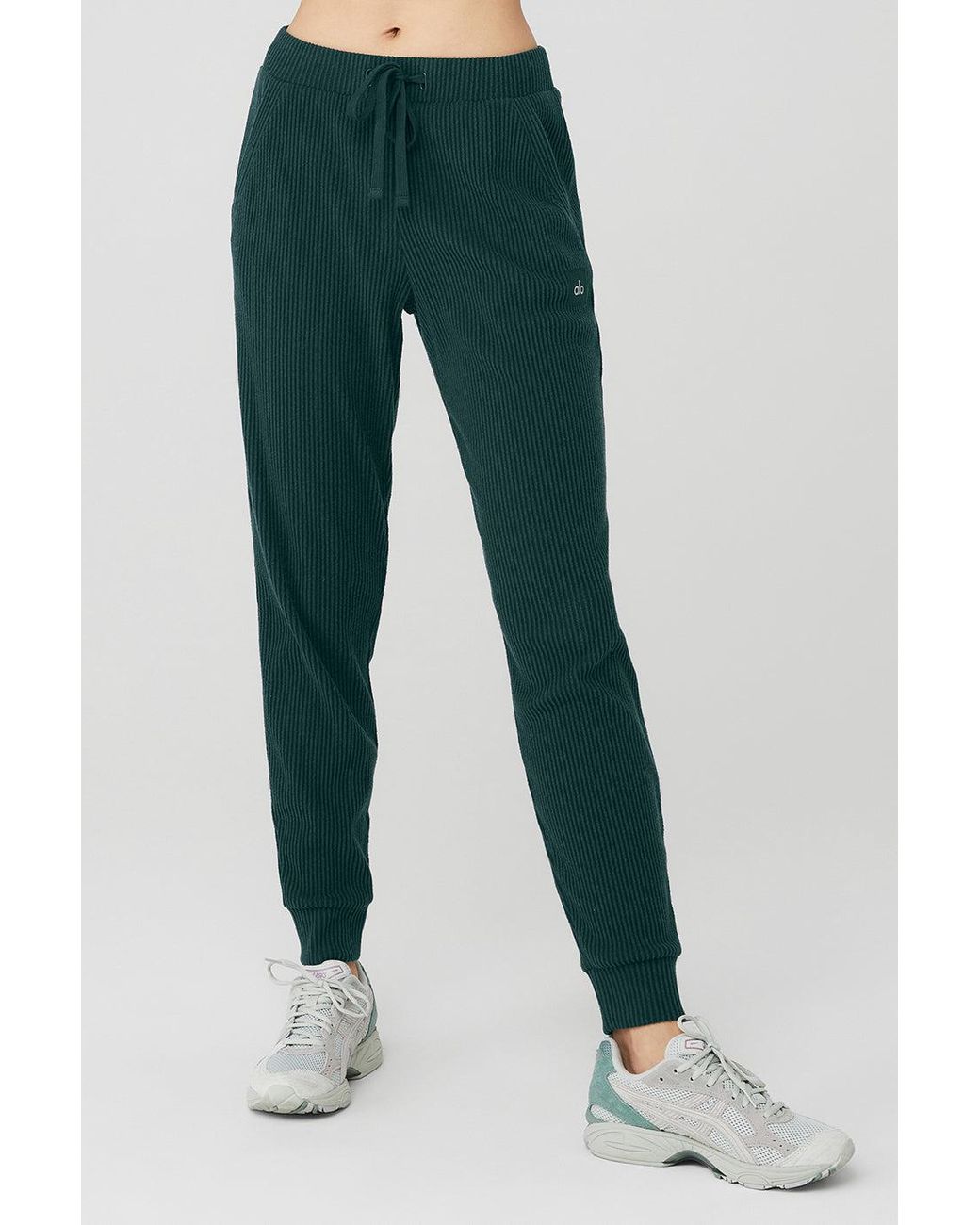 Alo Yoga Muse Sweatpant in Green | Lyst Canada