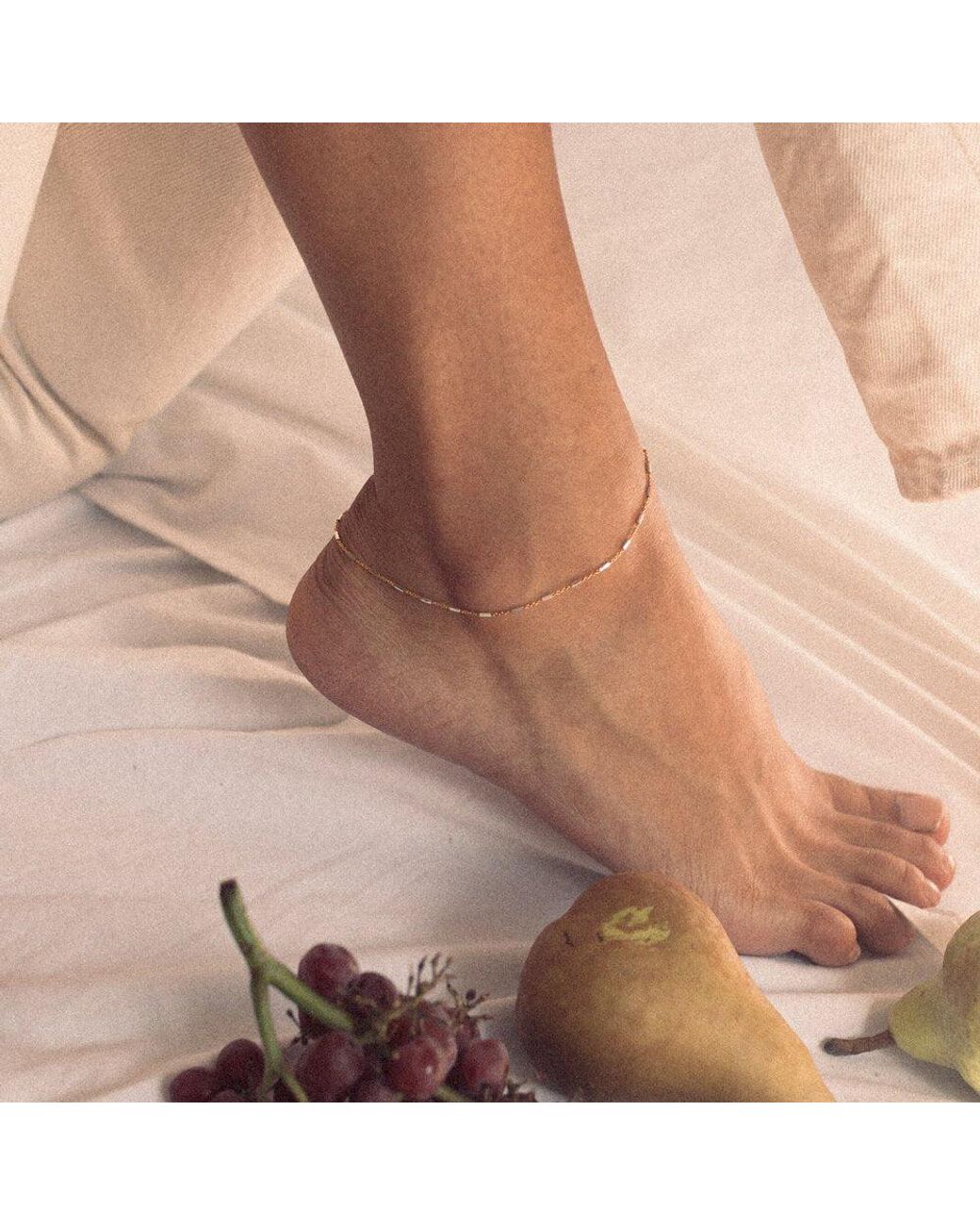 Quill Fine Jewelry Noe Gold Bar Chain Anklet in White | Lyst