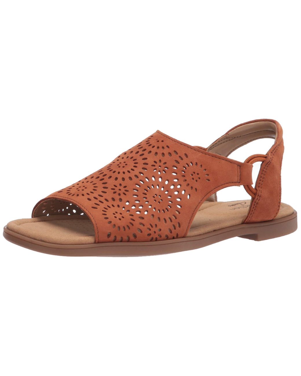 【使い勝手の良い】 Clarks Women's Reyna Weave Flat Sandal, Tan Leather Metallic Combi, 7 その他シューズ Clarks Reyna Swirl Flat Sandal in Dark Tan Suede (Brown) - Save
