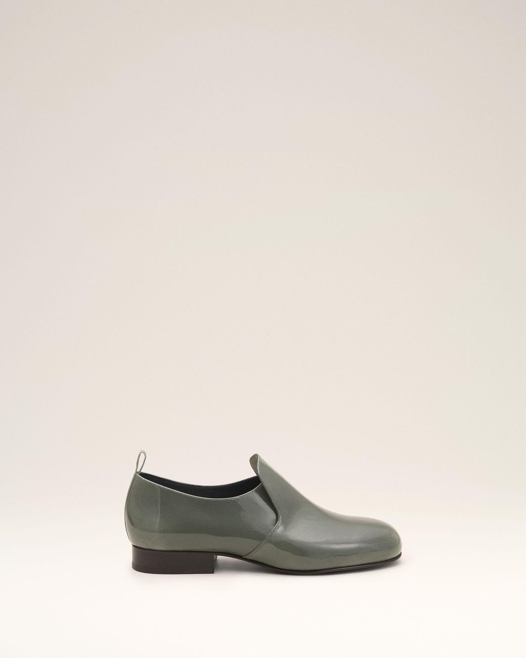 AMI Natural Flat Cow Leather Shoes
