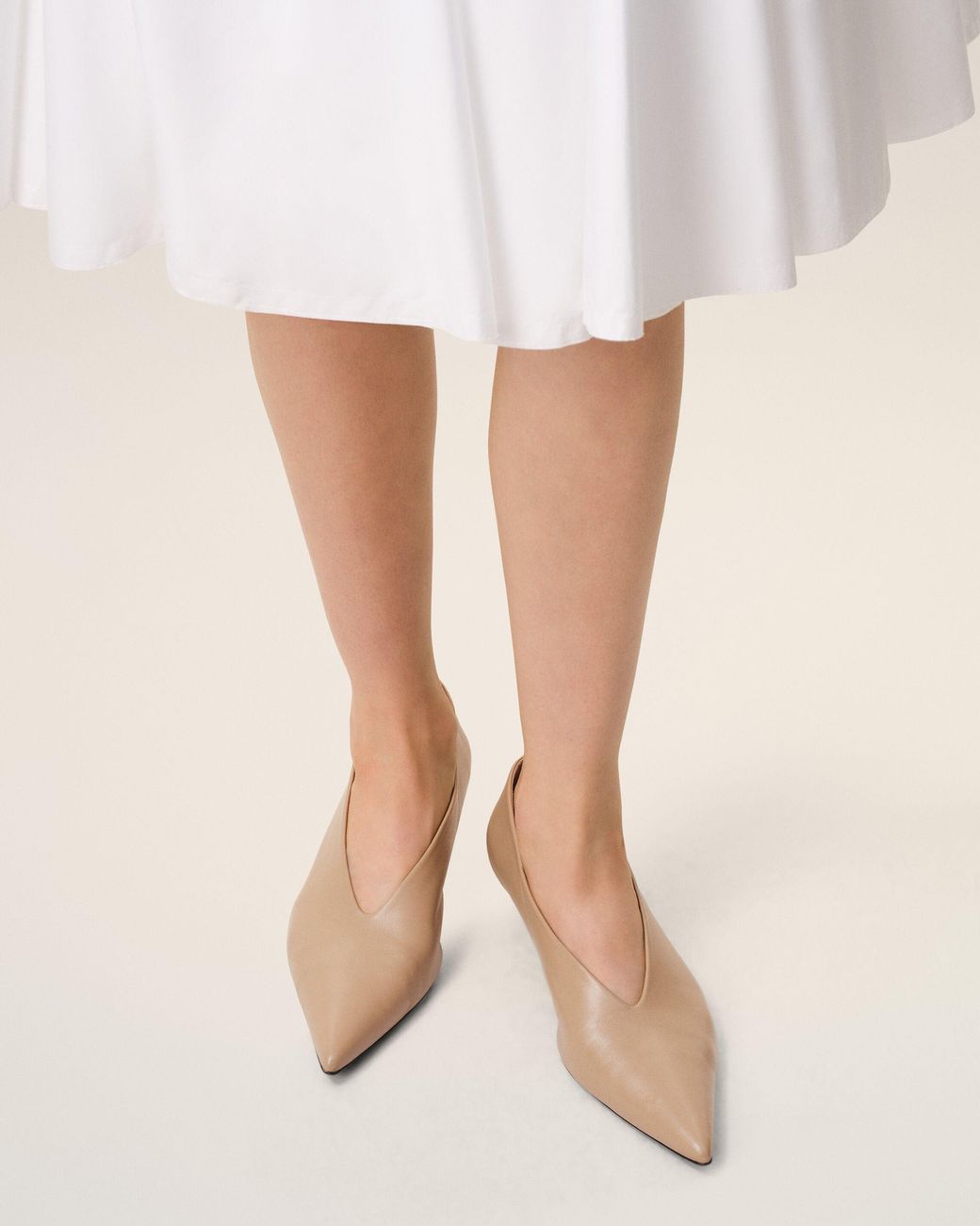 AMI Natural Lamb Leather Pointed Toe Wedge Pump