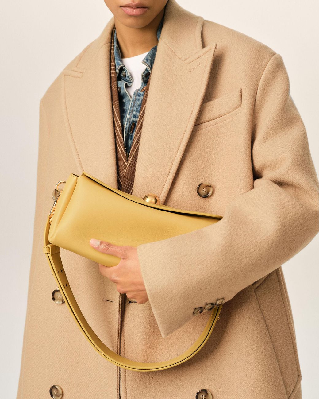 AMI Natural Cow Leather Carrousel Bag