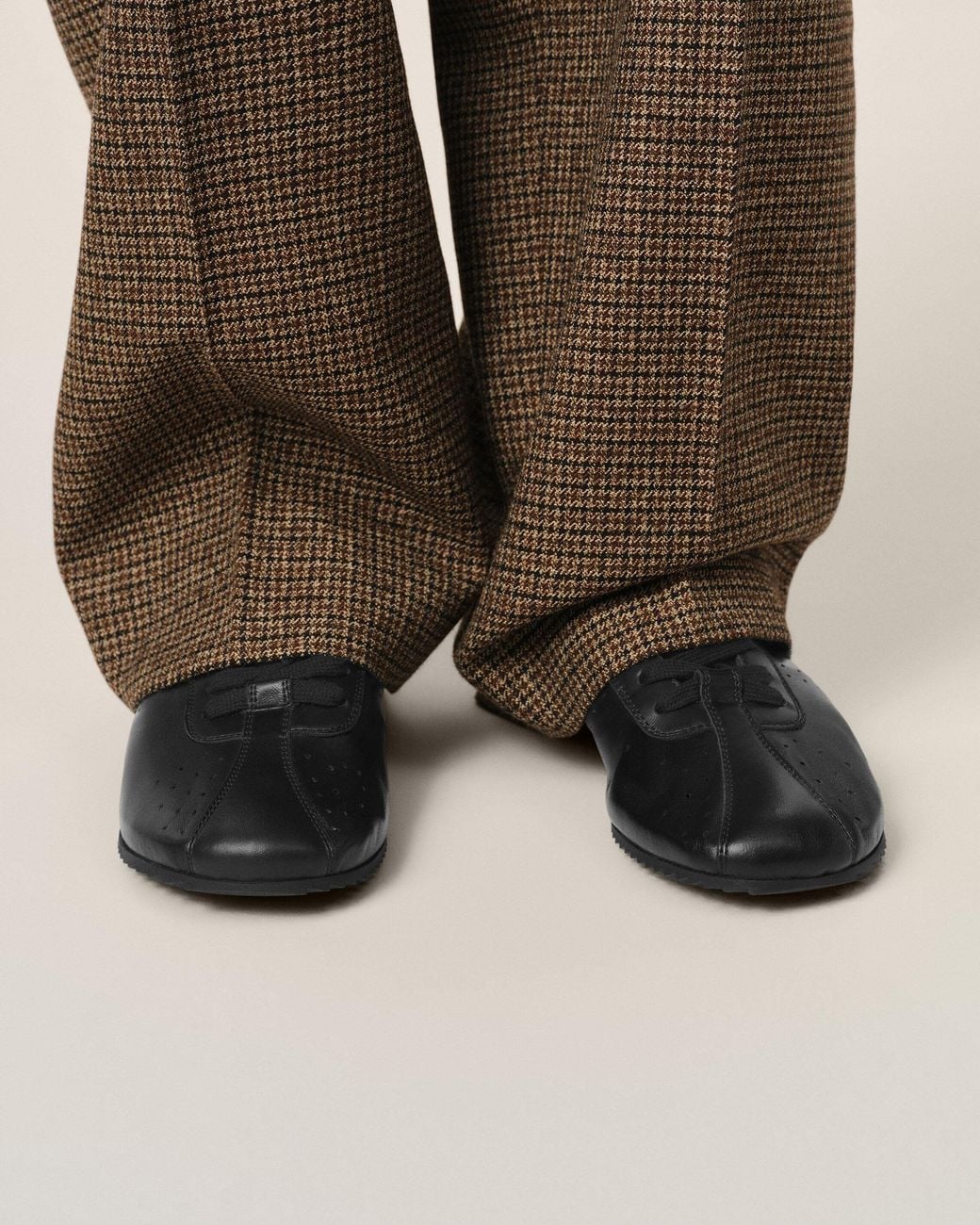 AMI Natural Cow Leather Soft Sneakers