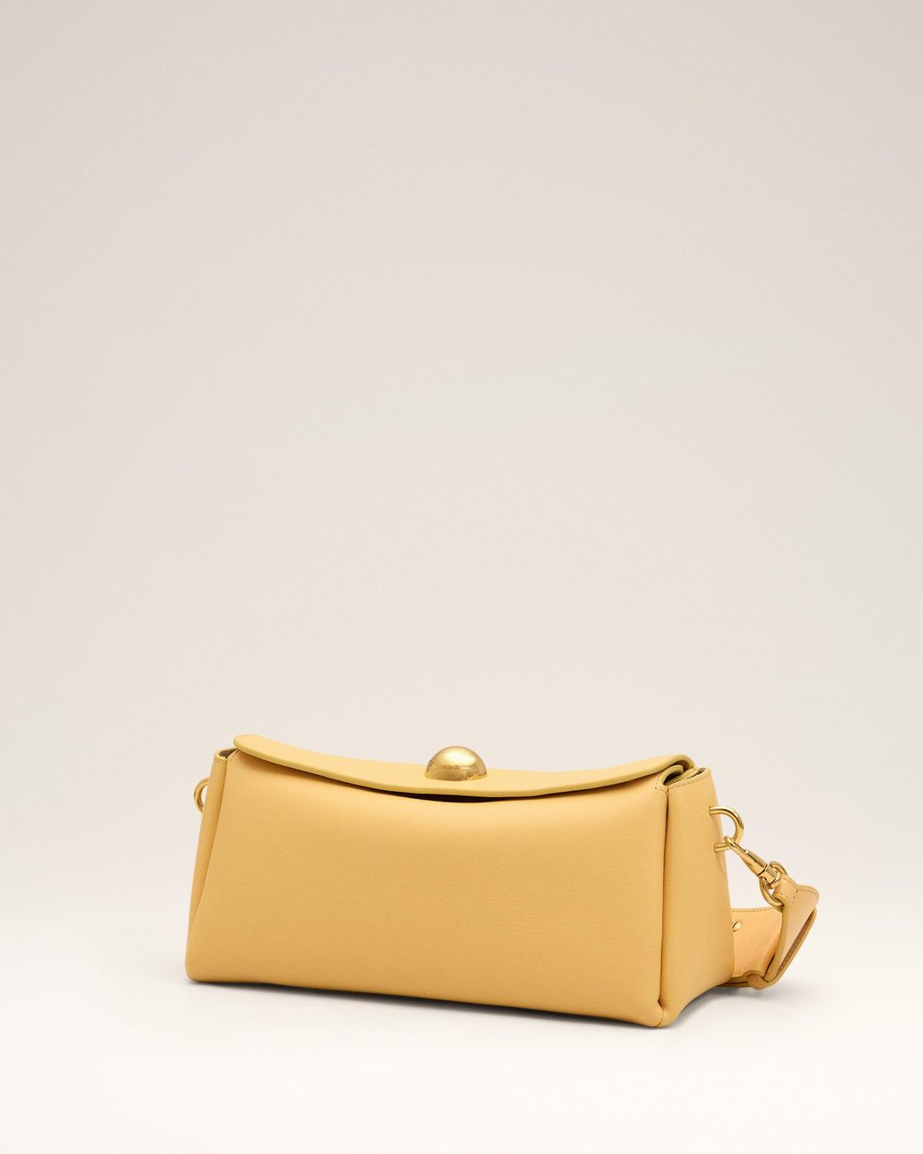 AMI Natural Cow Leather Carrousel Bag
