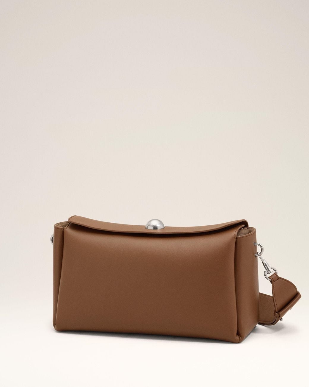 AMI Natural Medium Cow Leather Carrousel Bag