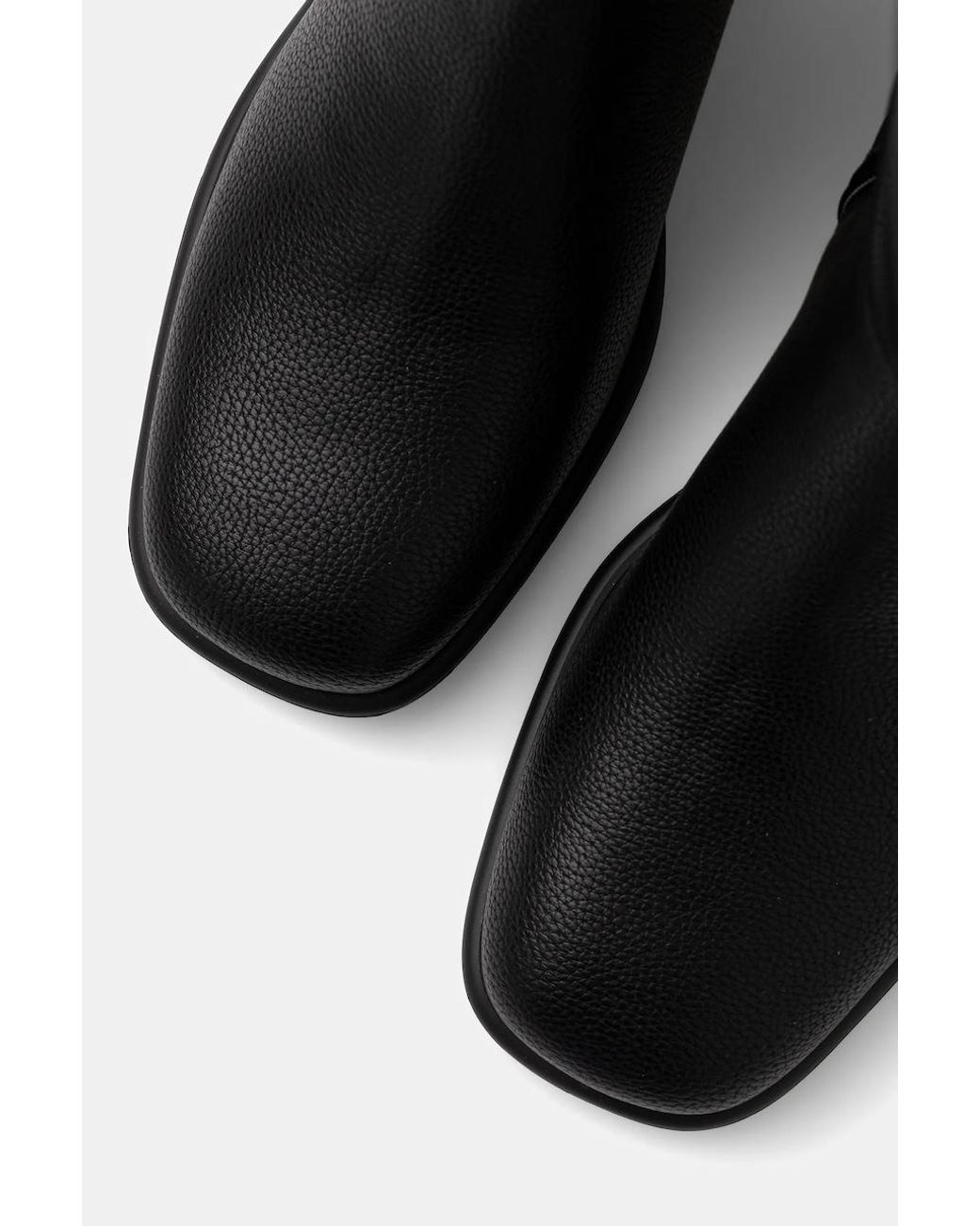Stivali Manda di DKNY in Black