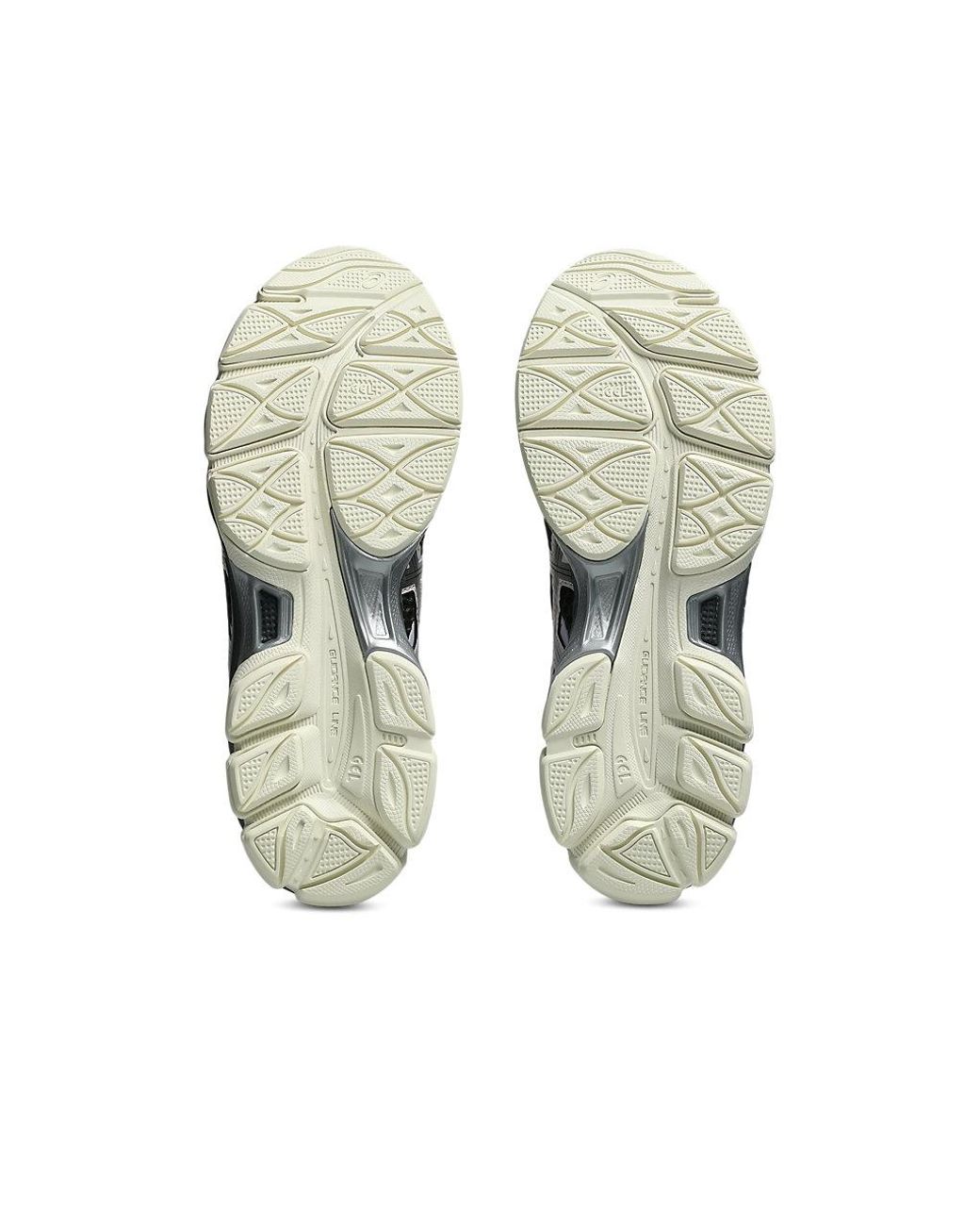 Asics Black Gel-Cumulus 16 for men