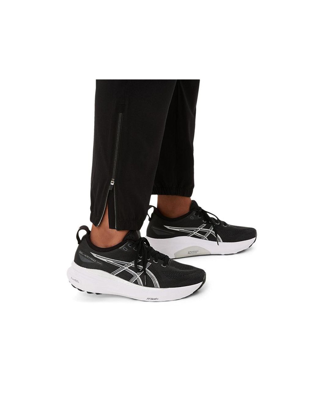 Asics Core Woven Pant in het Black