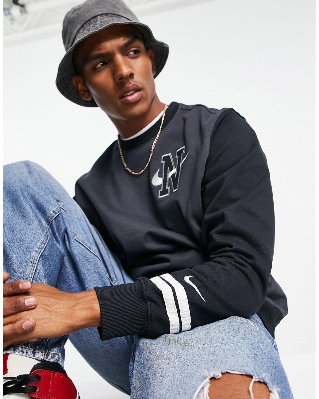 nike retro logo heavyweight sweatshirt in black