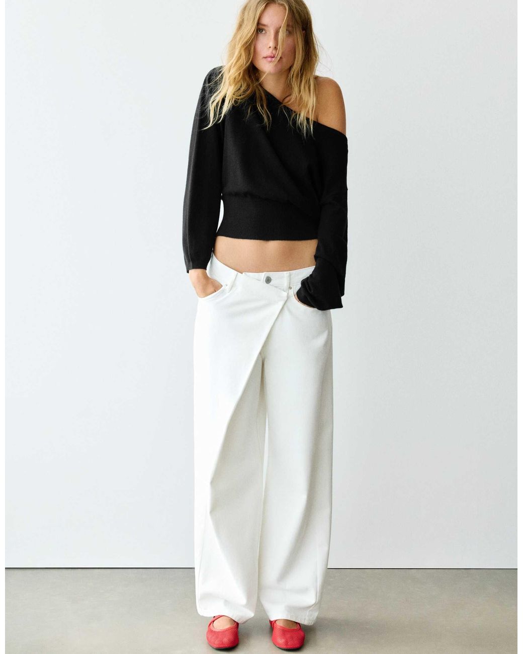 Pull à encolure asymétrique Pull&Bear en coloris Black
