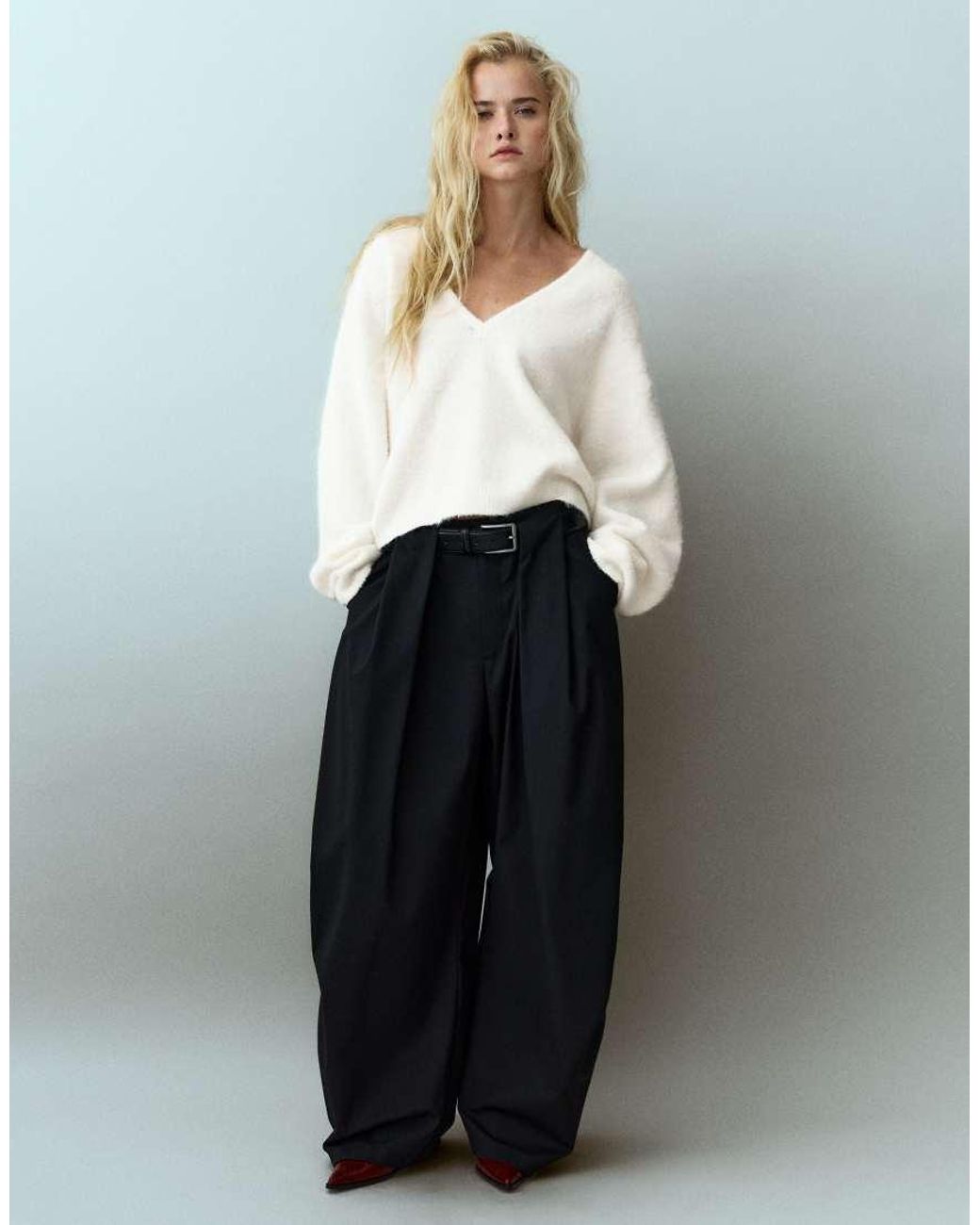 Maglione Con Scollo A V di Pull&Bear in White