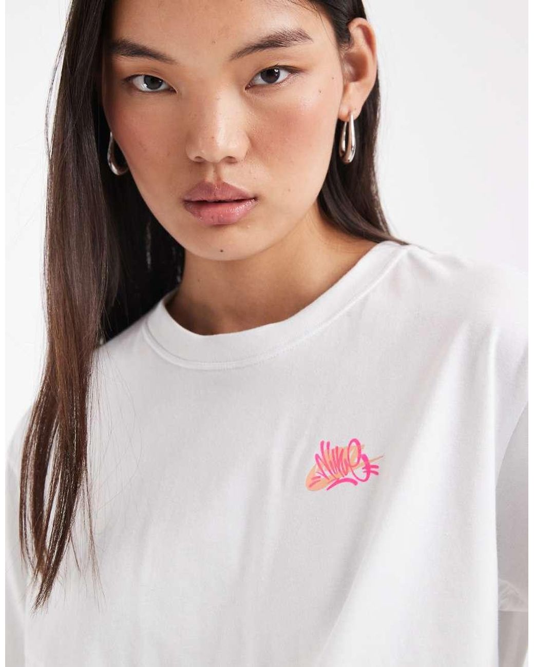 Nike White Classic Boyfriend Fit T-shirt With Graphic Back Print