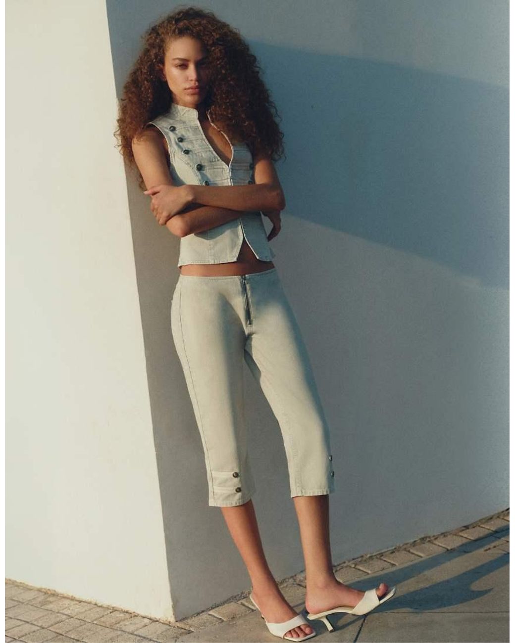 Pull&Bear Blue Button Capris