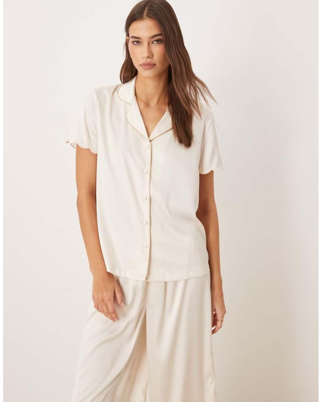 Chelsea Peers Natural Bridal Scallop Placket Buttom Up Capri Length Bottom Nightwear Set