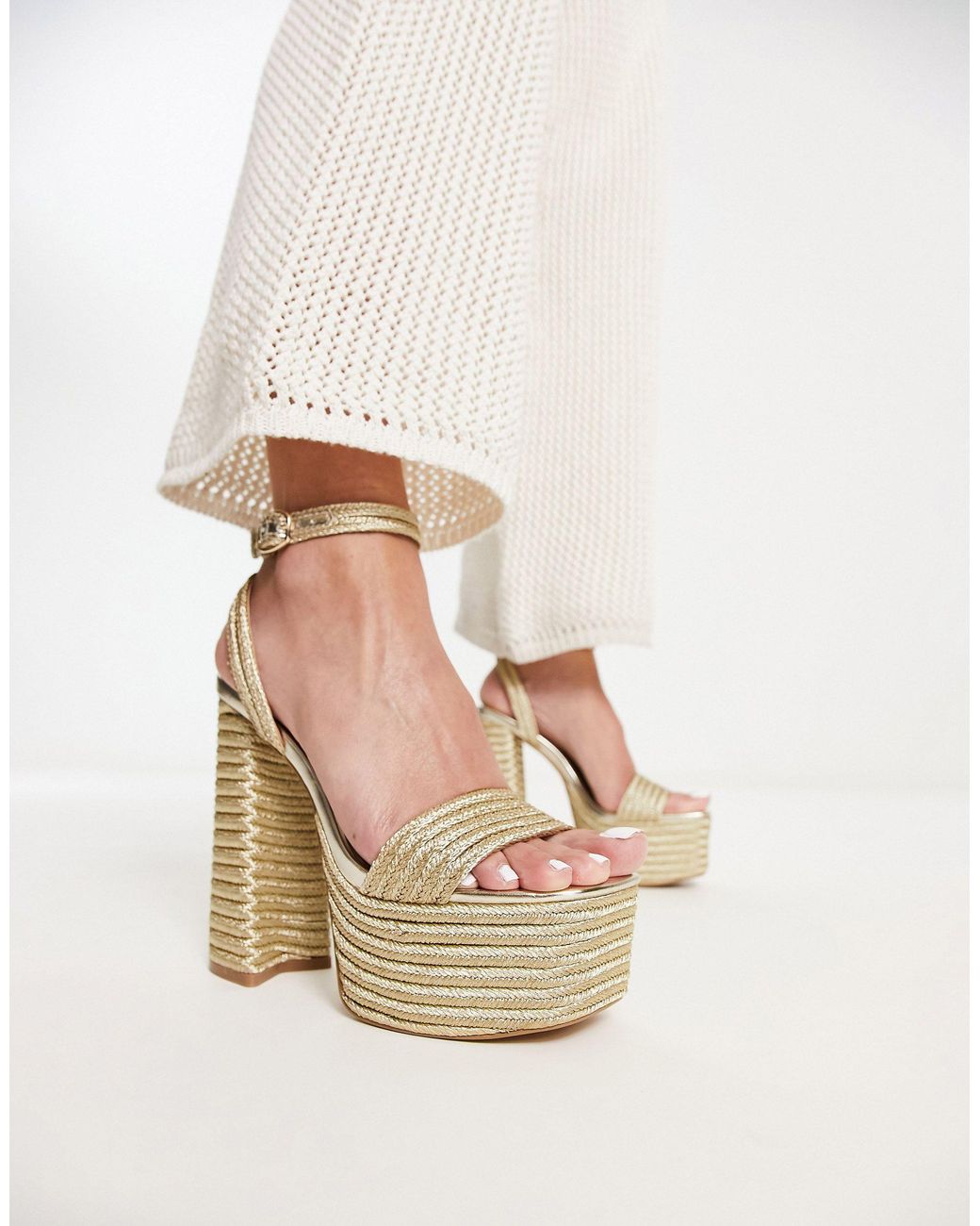 Sandalias doradas con plataforma y diseño tipo cuerda layered Steve Madden  de color Neutro | Lyst