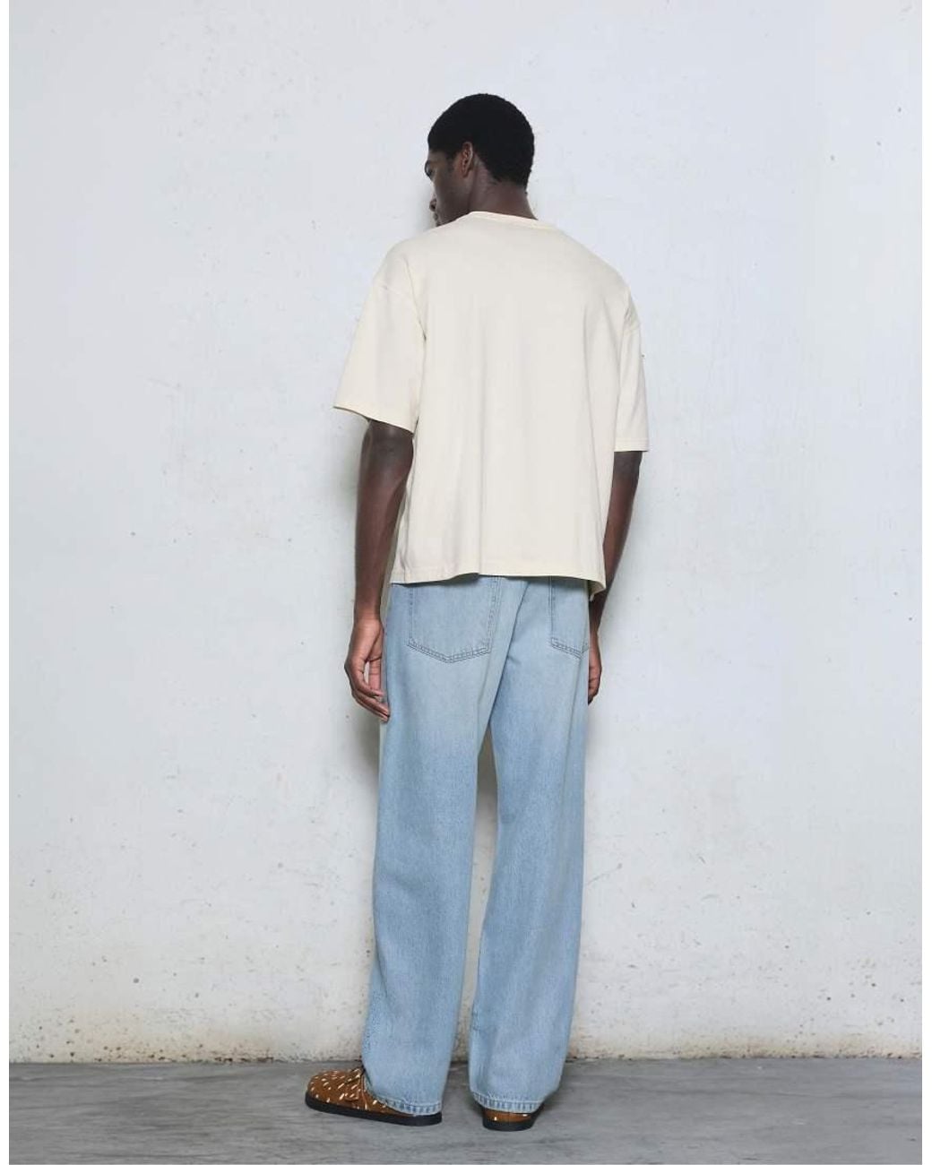 Pull&Bear White Relaxed Fit Graphic Pocket T-shirt for men