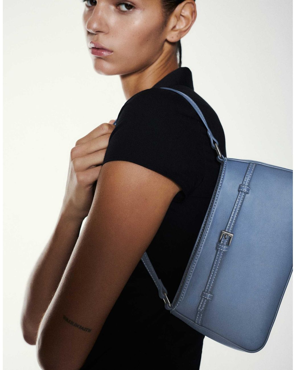 Pull&Bear Blue Schultertasche mit schnalle