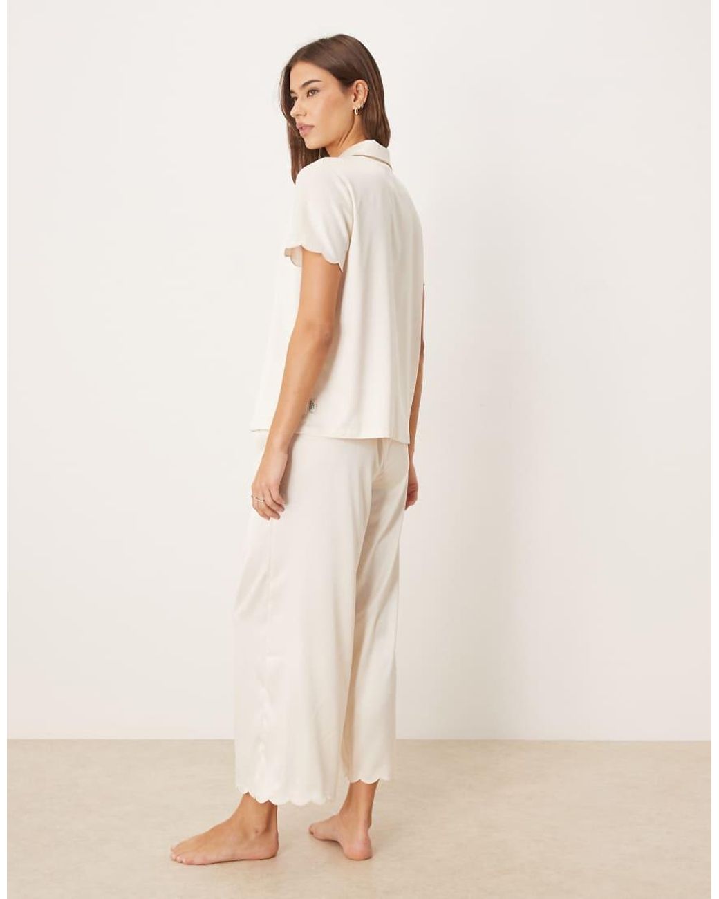 Chelsea Peers Natural Bridal Scallop Placket Buttom Up Capri Length Bottom Nightwear Set