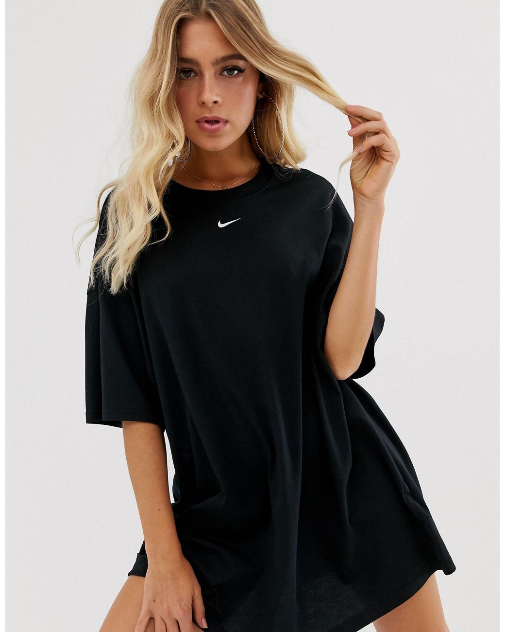 Robe t-shirt avec petite virgule Coton Nike en coloris Noir | Lyst