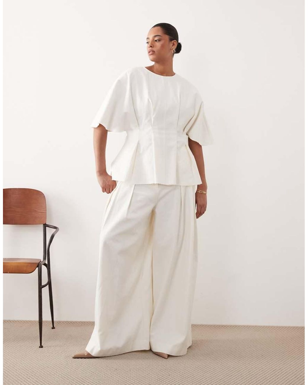 ARRANGE White Curve Pleated Cinched Waist Tee Co Ord
