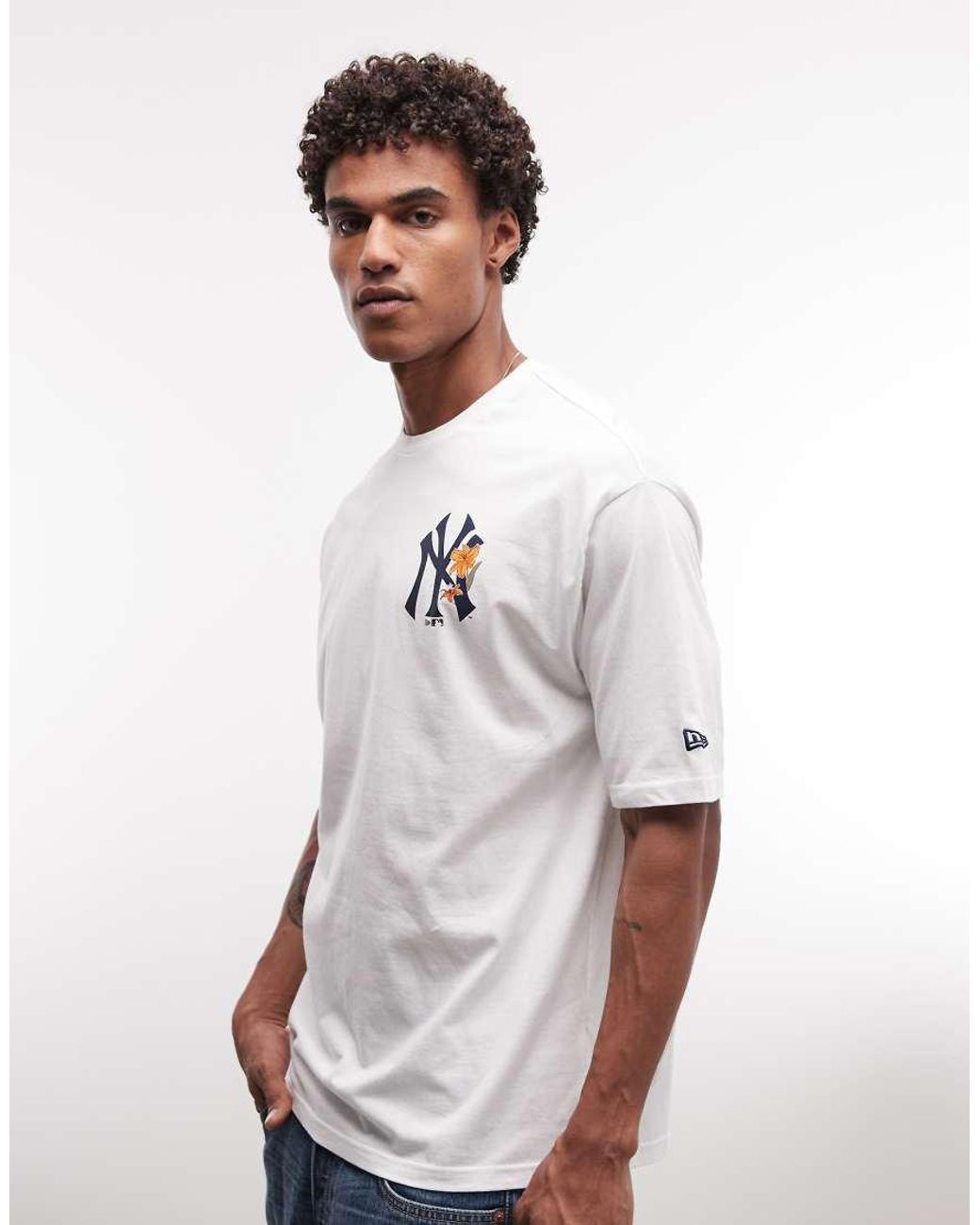 KTZ White Ny Yankees Floral Logo With Back Graphic T-Shirt for men