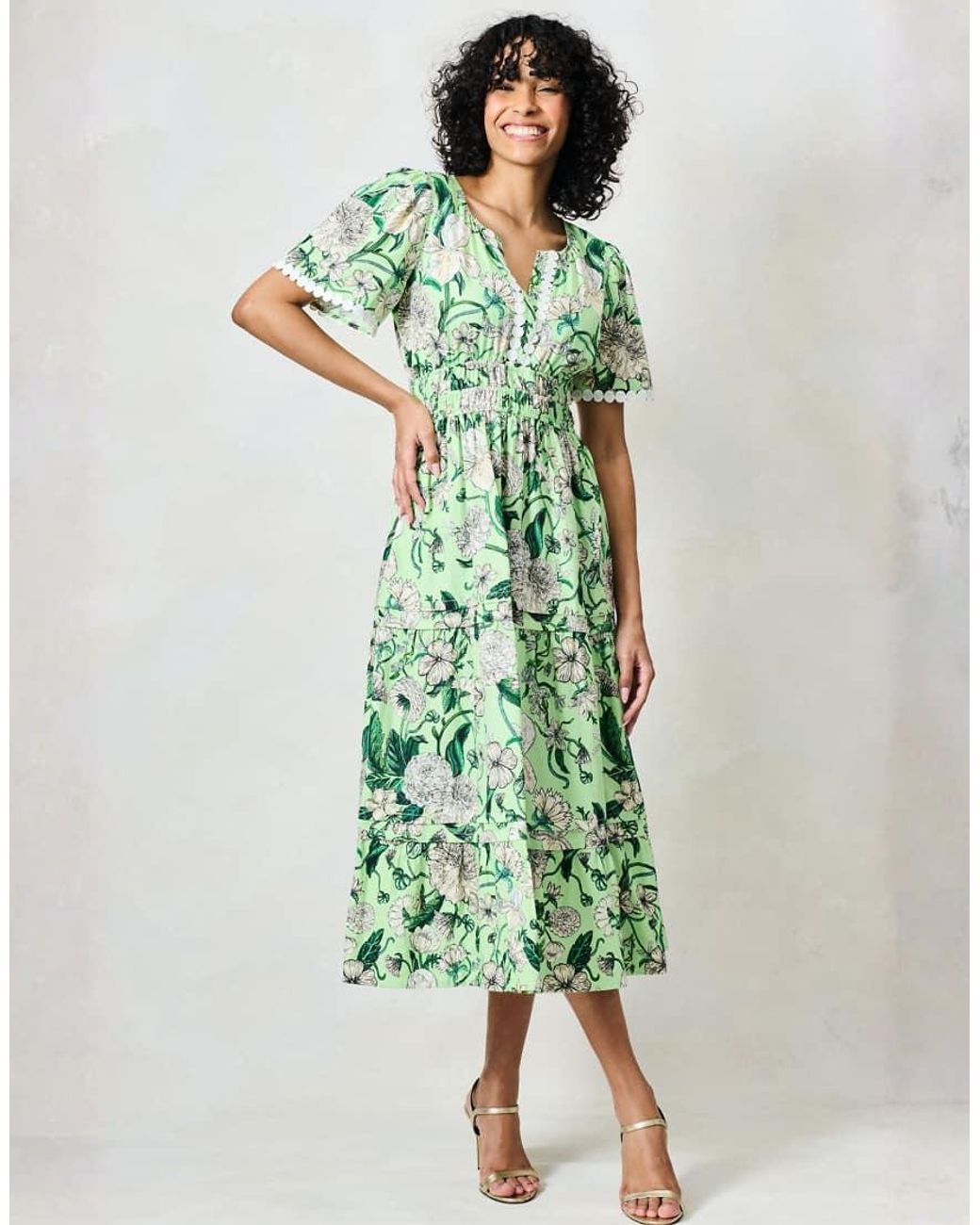 Hope & Ivy Green The Sylvie Lace Trim V-Neck Tiered Skirt Tea Dress