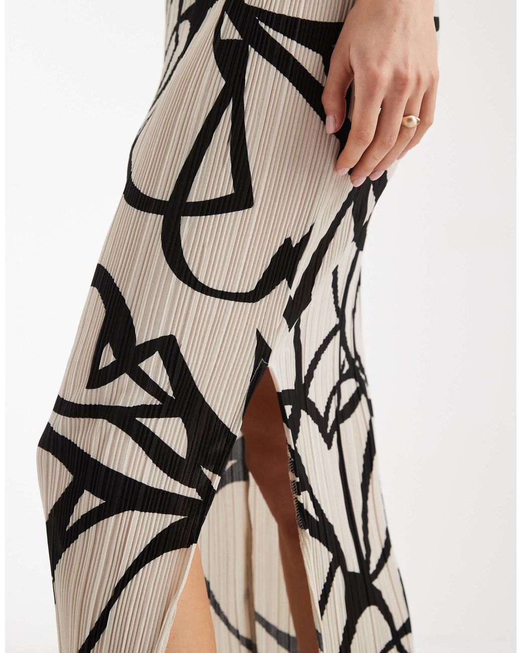 Vero Moda White – plissee-maxirock mit abstraktem muster