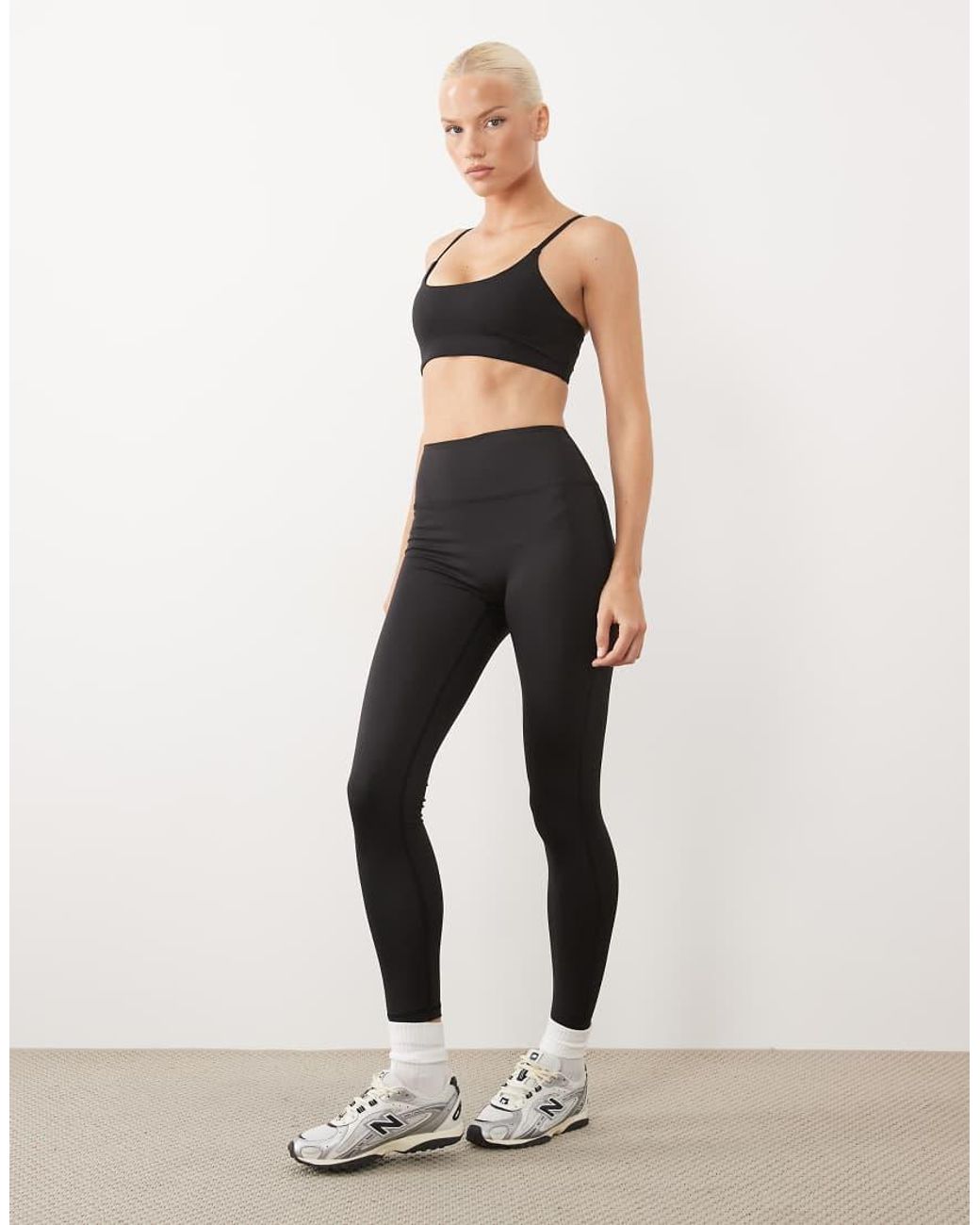 4505 Black Icon Scoop Neck Light Support Sports Bra With Adjustable Straps