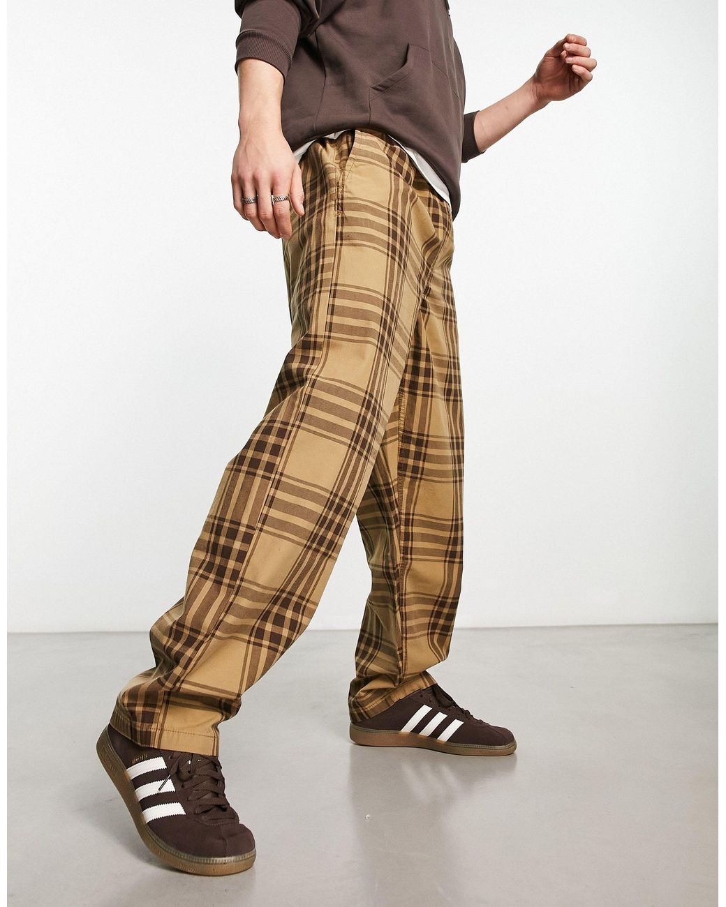 Range pantalon baggy motif cossais marron Vans pour