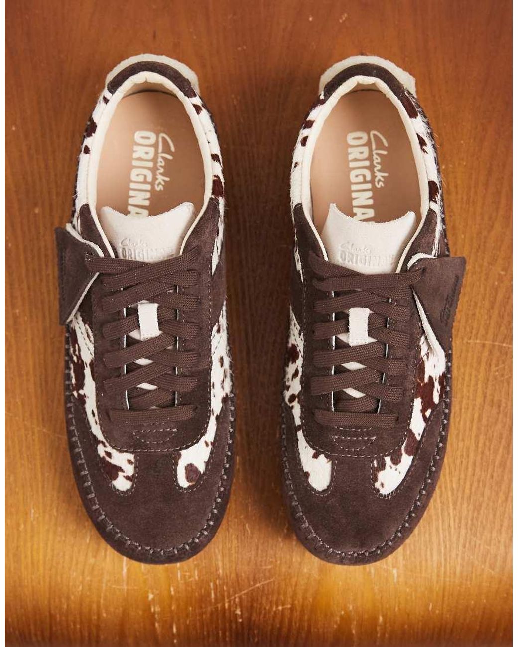 Tor Low Sneakers Basse Con Stampa Mucca di Clarks in Brown