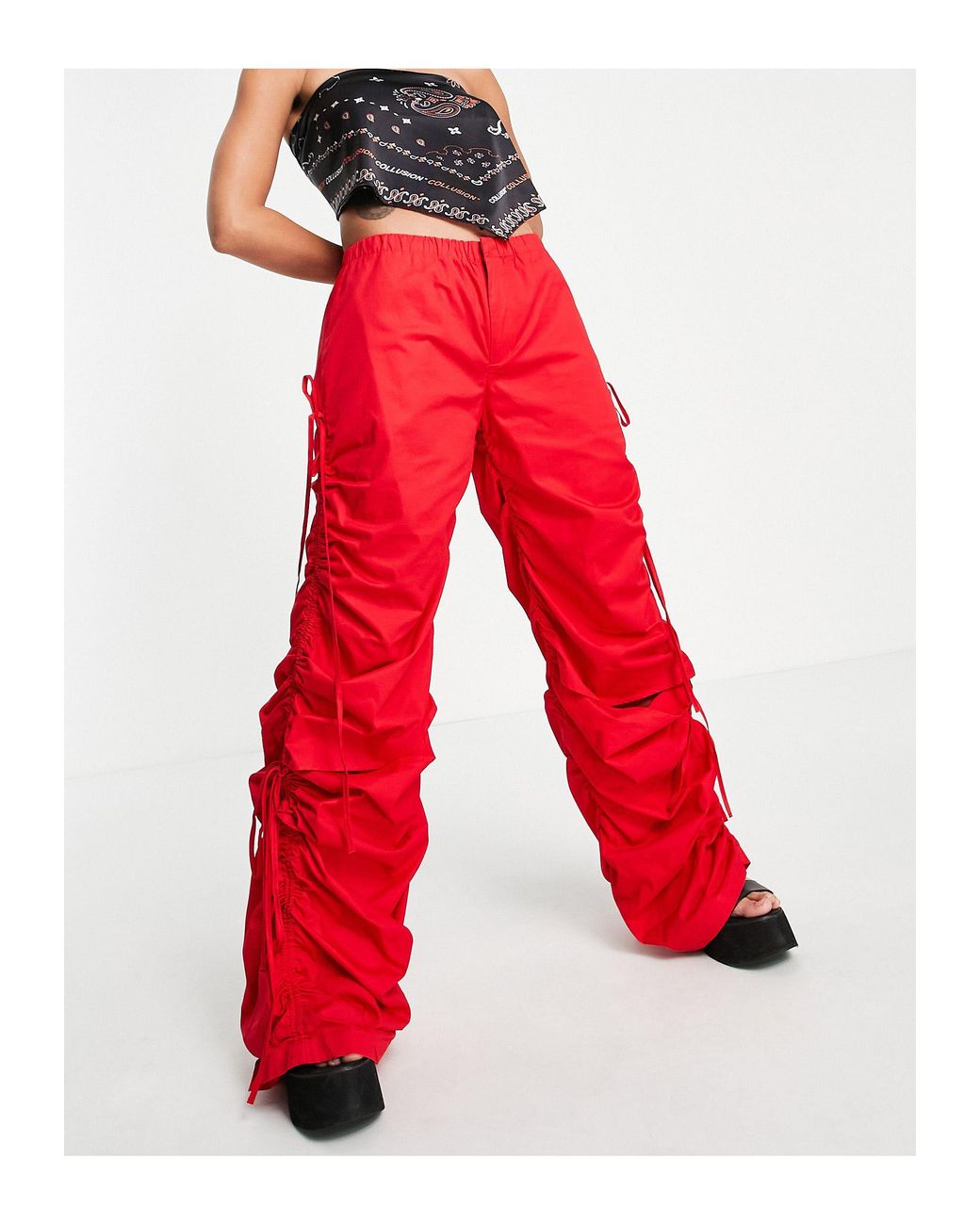 Red cargo shop pants with chain