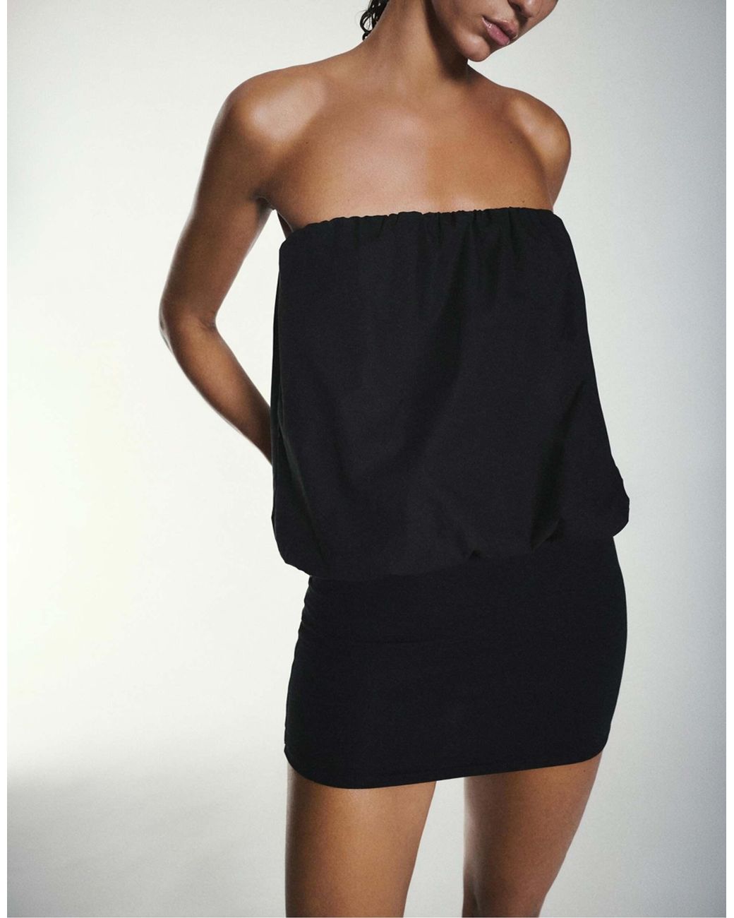Robe courte à ourlet bouffant Pull&Bear en coloris Black