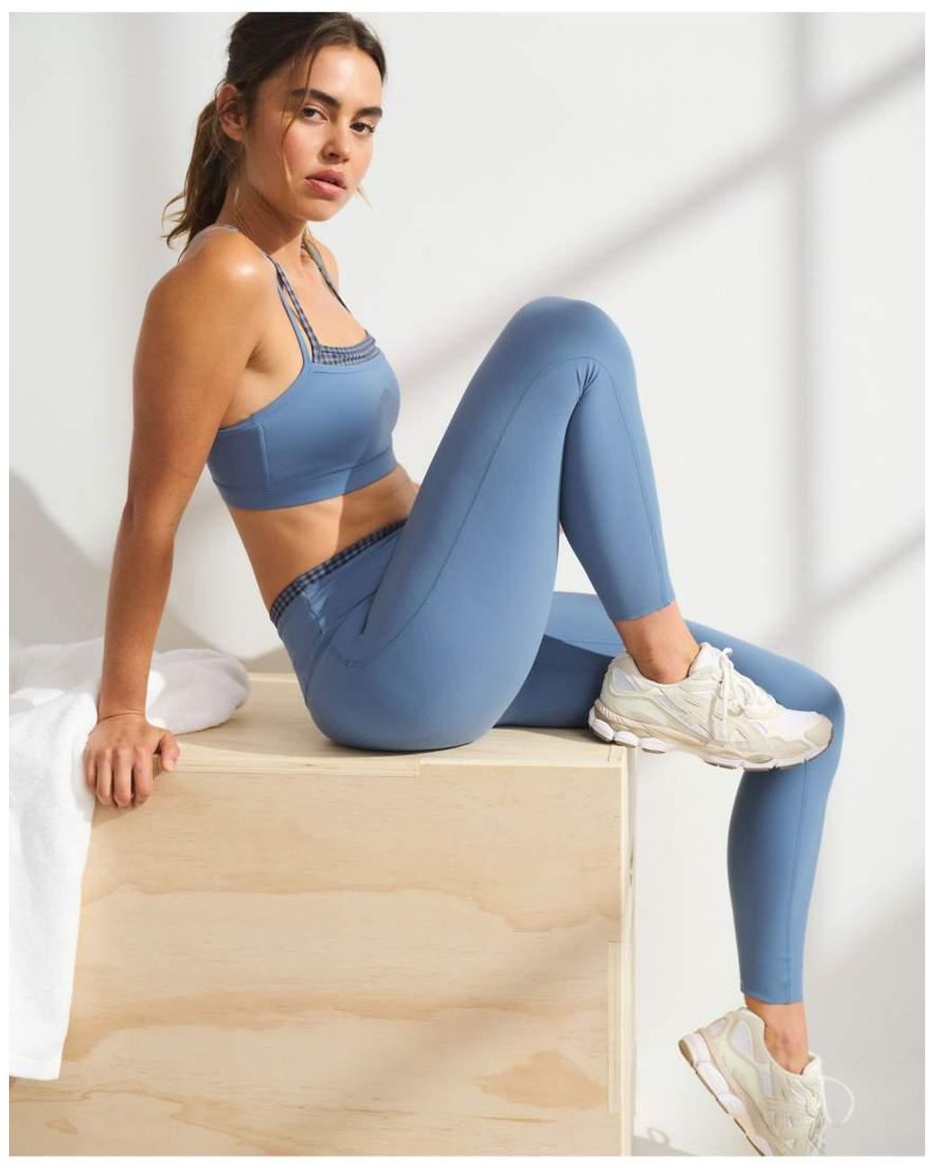 Abercrombie & Fitch Blue Studioflex 7/8-Length Legging