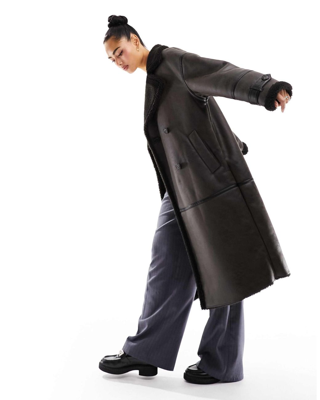 Manteau long en similicuir avec details contrastants en peau Pull Bear en coloris Noir Lyst