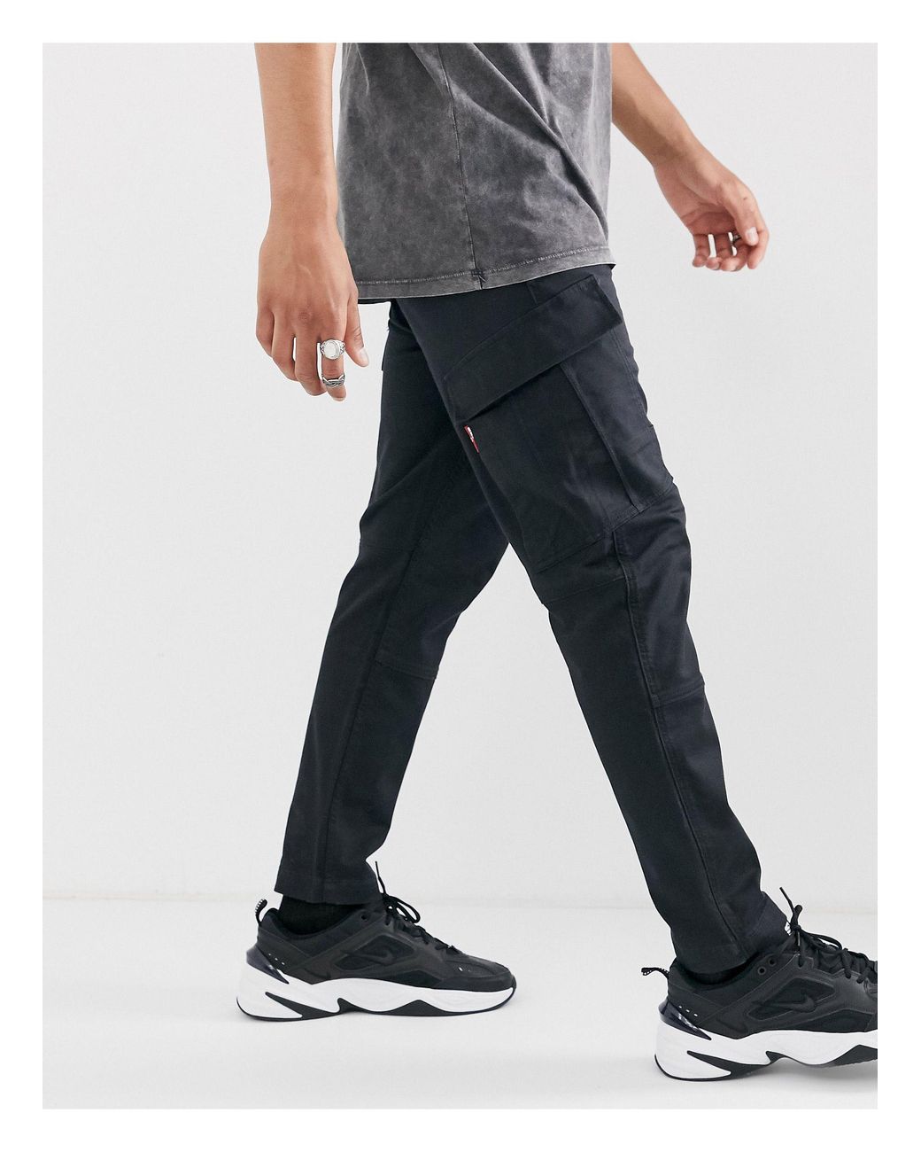 Levi's Lo-ball 502 Taper Cargo Slim Tapered Fit Trousers in Black for Men |  Lyst UK