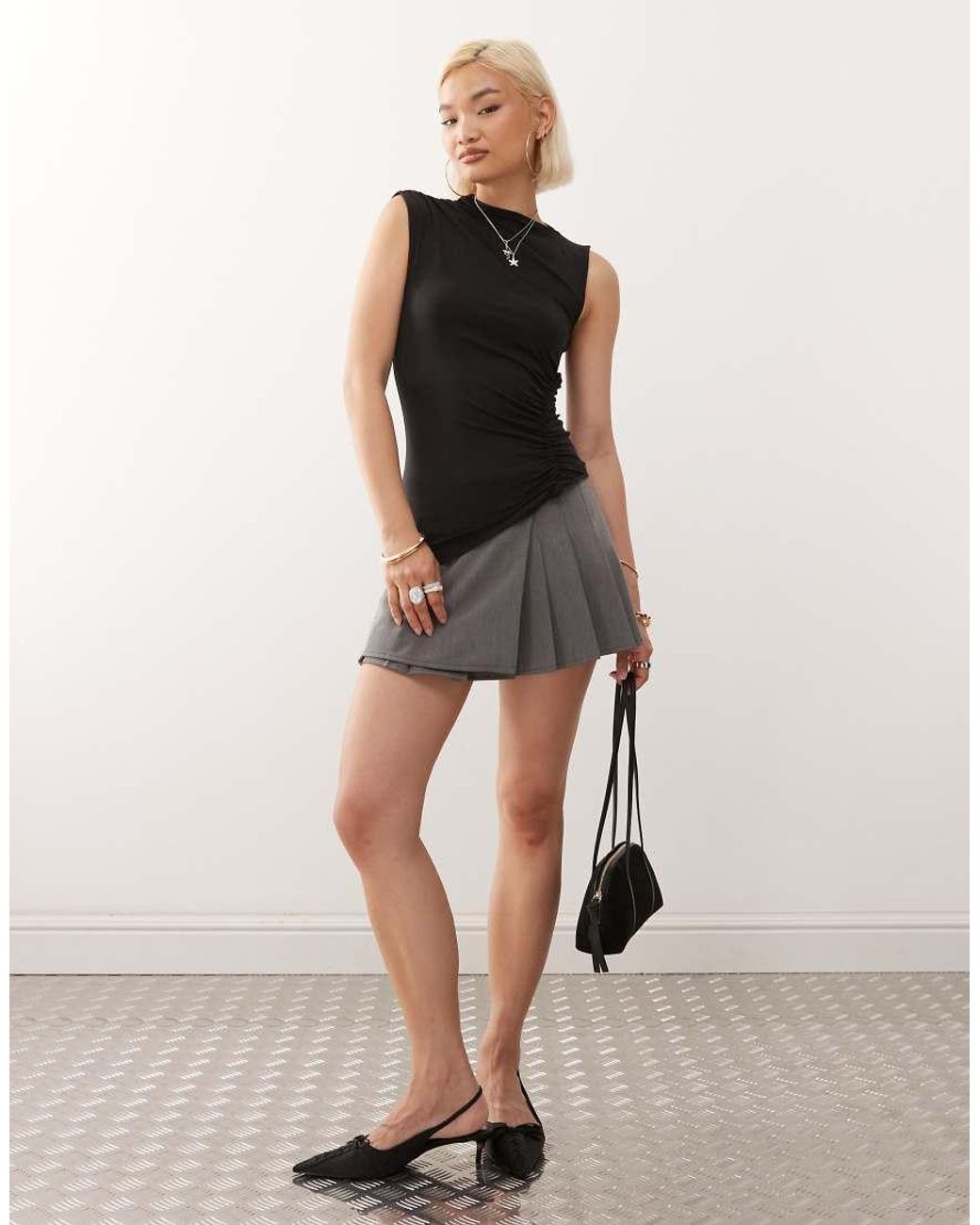 Weekday Asymmetrische Top Met Gerimpelde Zijkant in het Black