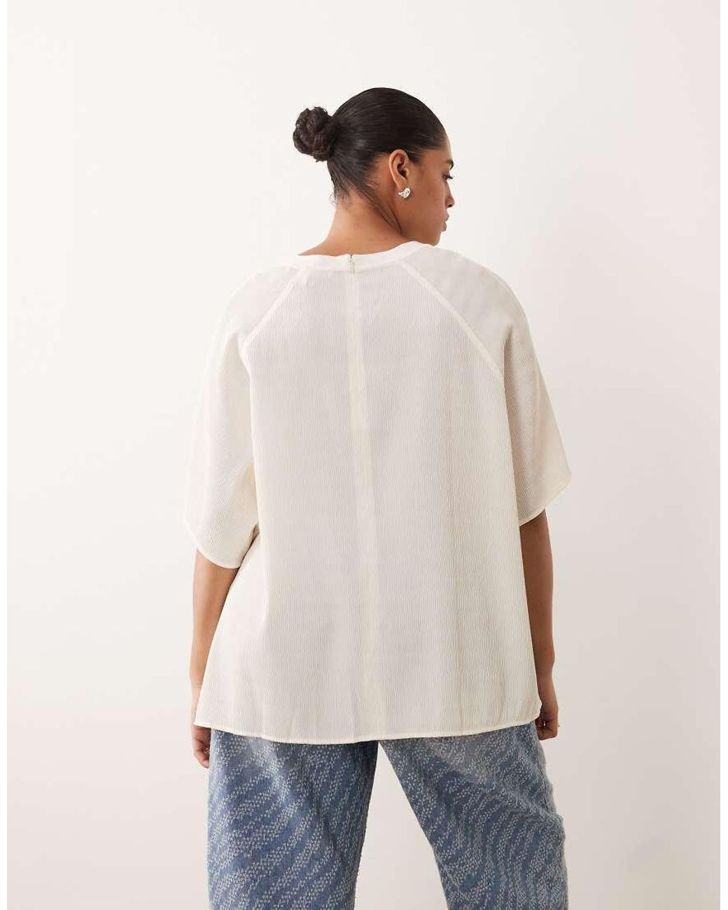 ARRANGE White Curve Hybrid Textured Raglan Tee