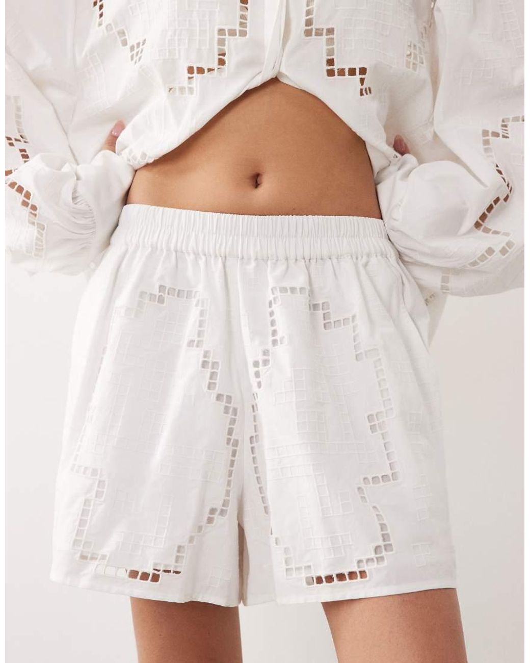 ARRANGE Natural Cutwork Embroidered Shorts