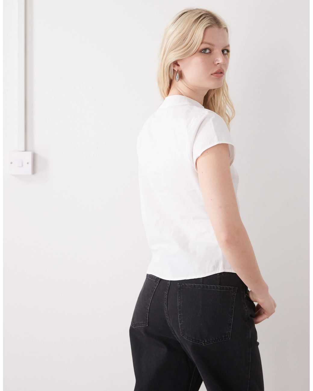 Collusion White – taillierte bluse