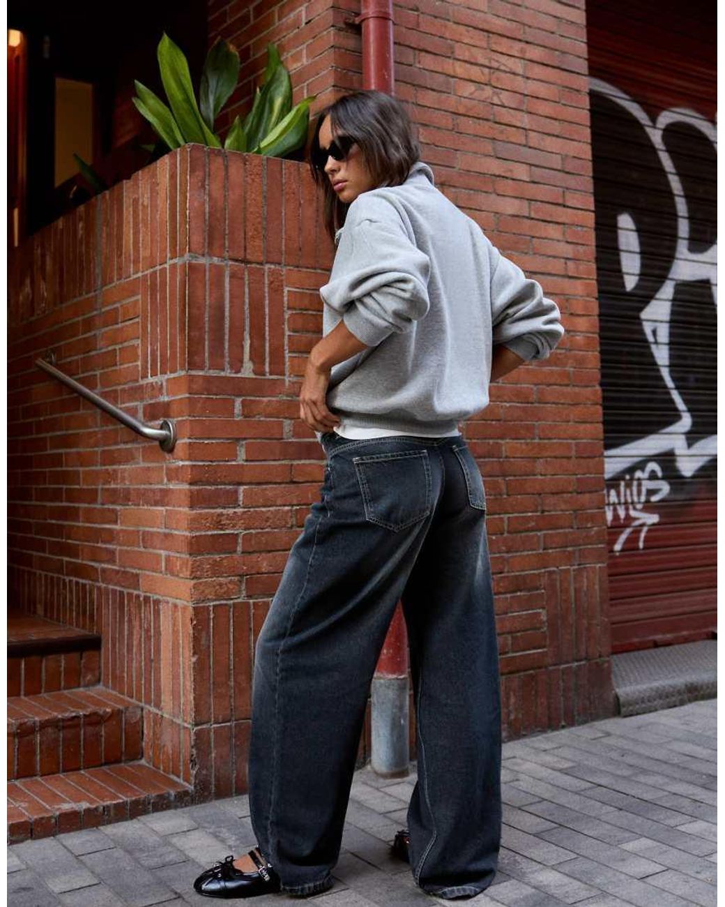 Bershka Blue Low-Rise Barrel Jeans