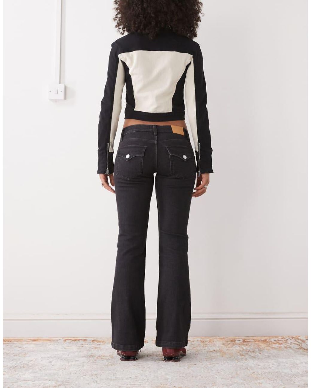 Vaqueros De Corte Acampanado De Monki de color Black