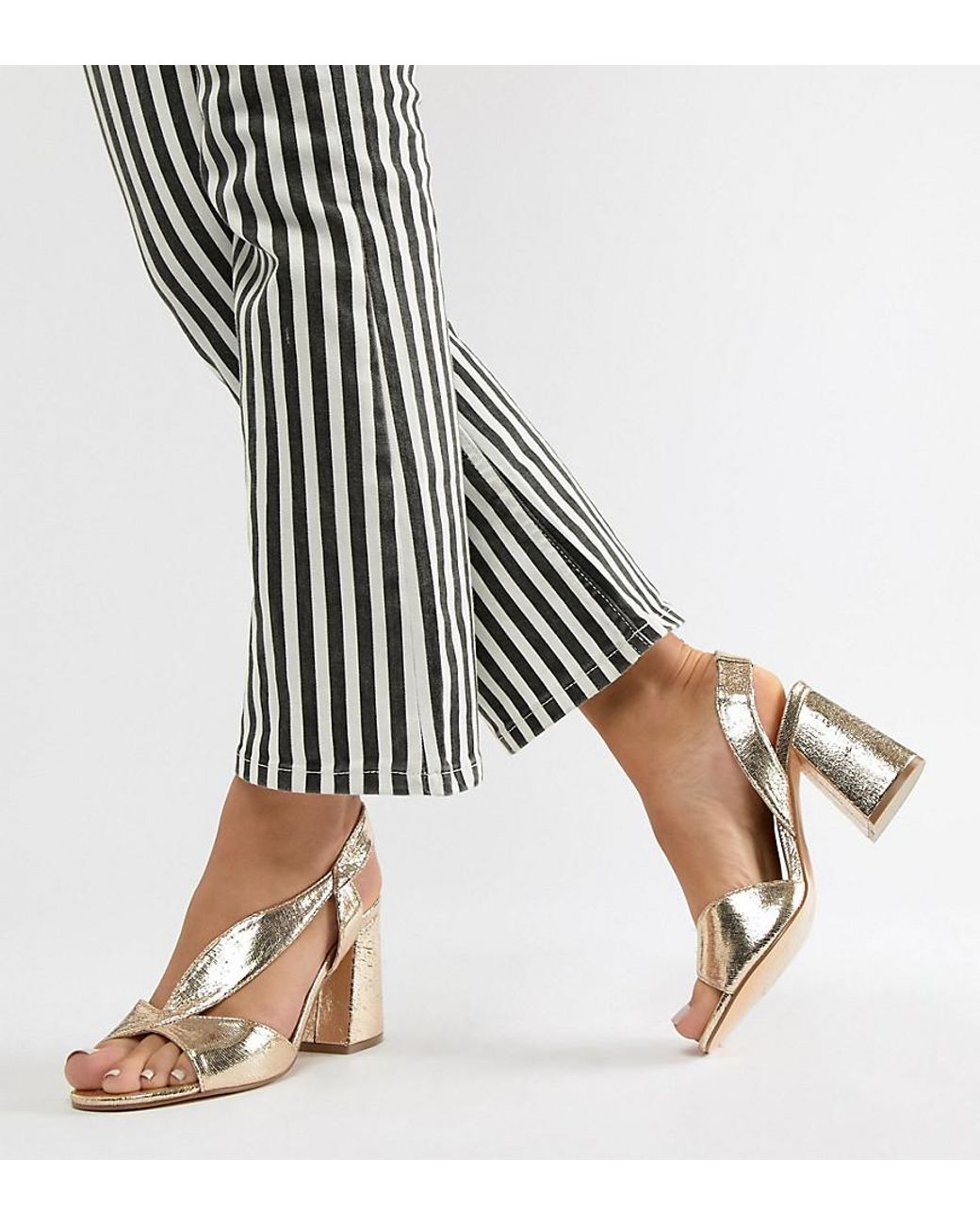 Sandales à talon carré pointure large Doré River Island en