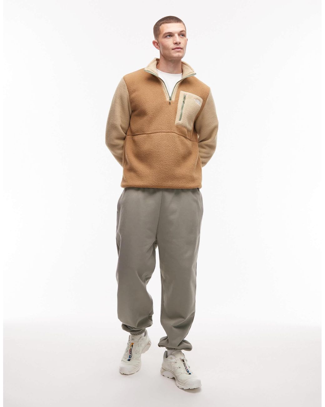 The North Face – yumiori – sweatshirt aus fleece mit braunem blockfarben-design und kurzem reißverschluss in Natural für Herren
