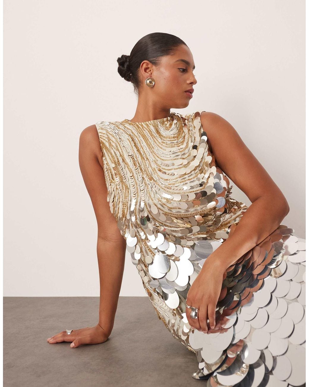 ARRANGE Natural Curve – hochgeschlossenes maxikleid mit wellenförmigen linearen verzierungen und eckigem saum