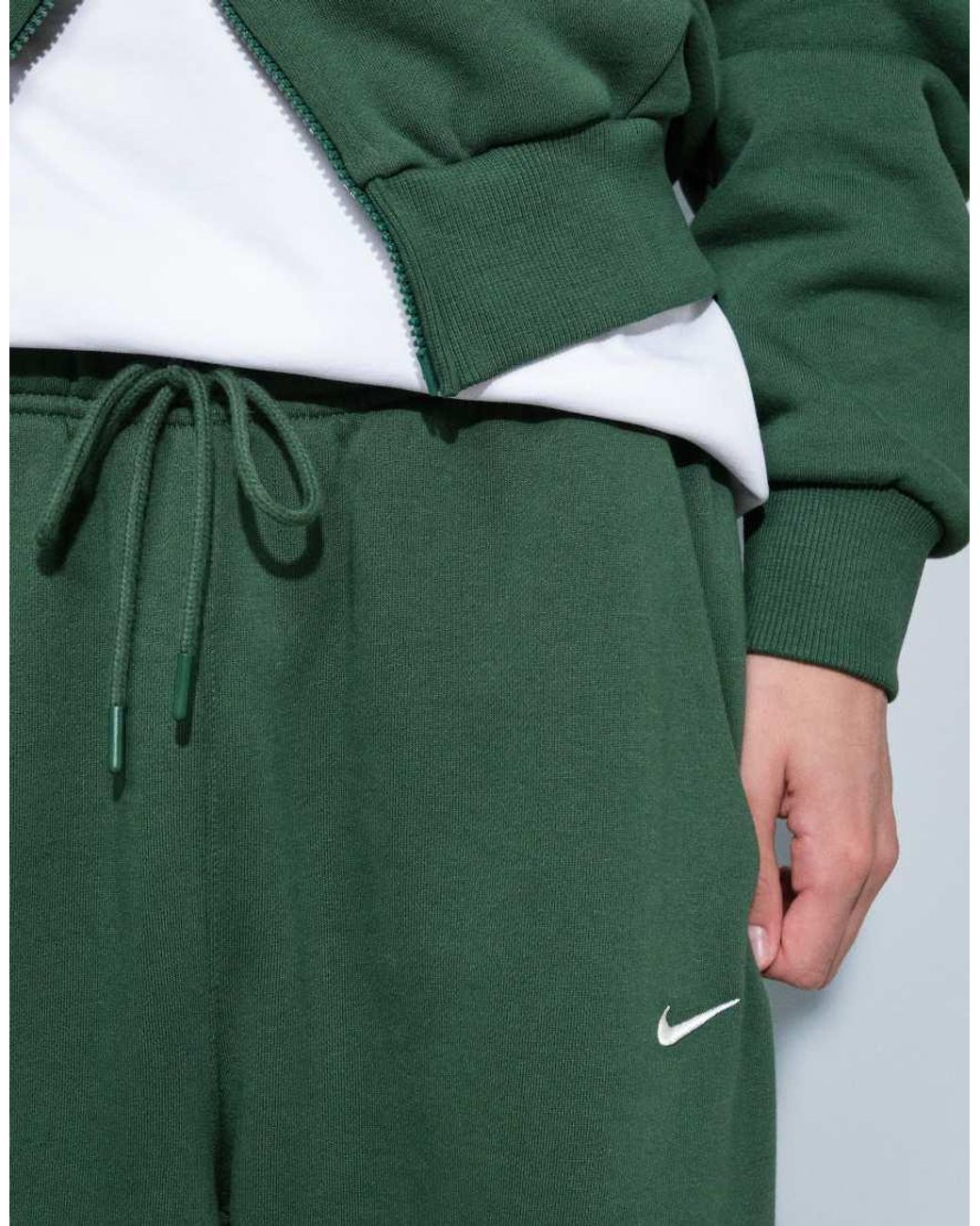 Nike Green Solo Fleece Cuffed Joggers for men