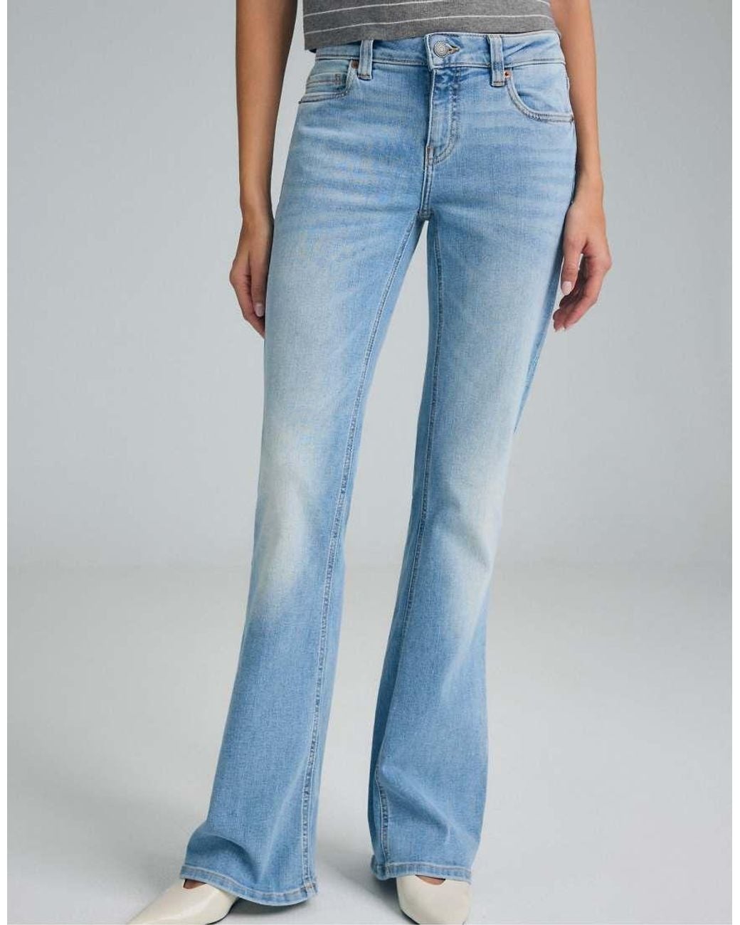 D67 di Stradivarius in Blue